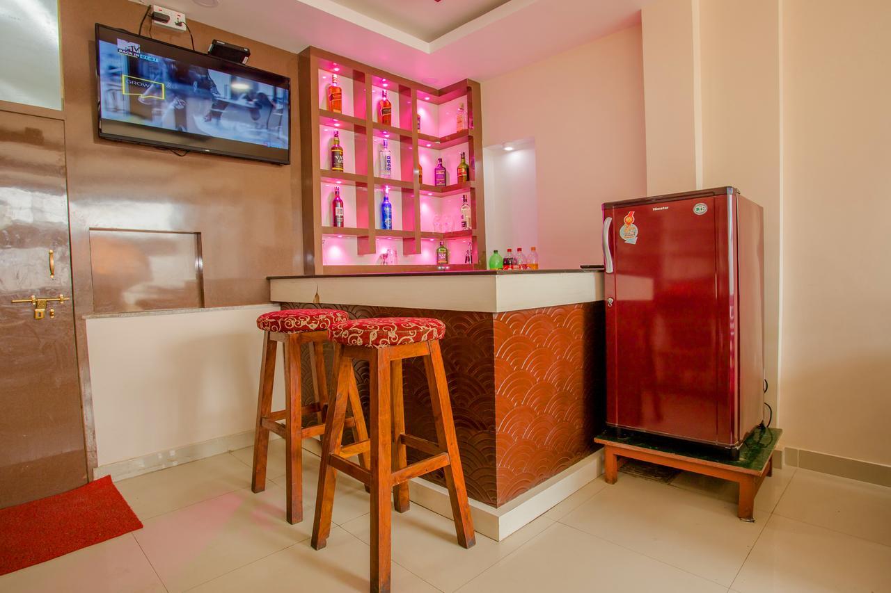 Oyo 136 Hotel Om Plaza Kathmandu Esterno foto