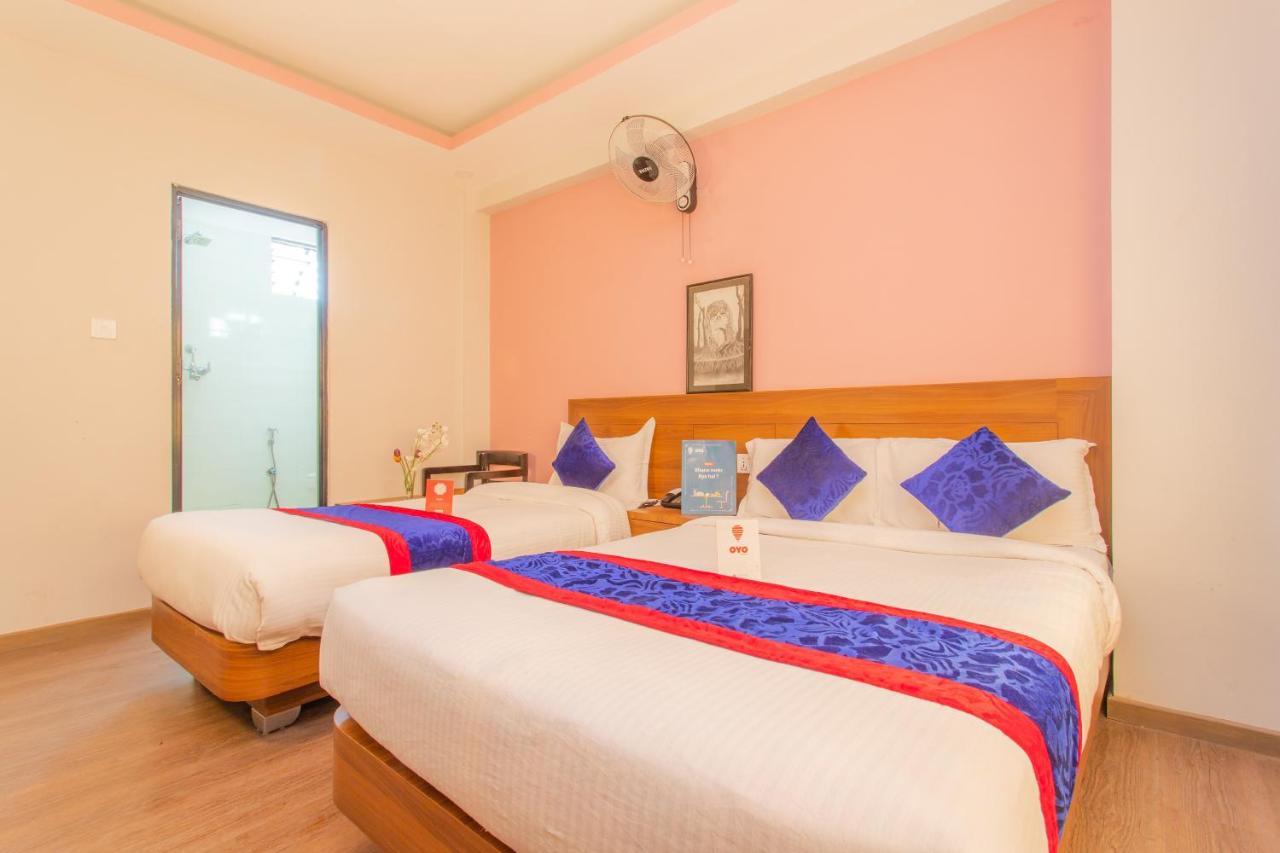 Oyo 136 Hotel Om Plaza Kathmandu Esterno foto